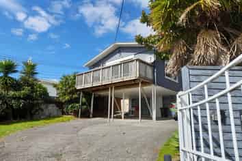 13 Evans Rd, Glen Eden