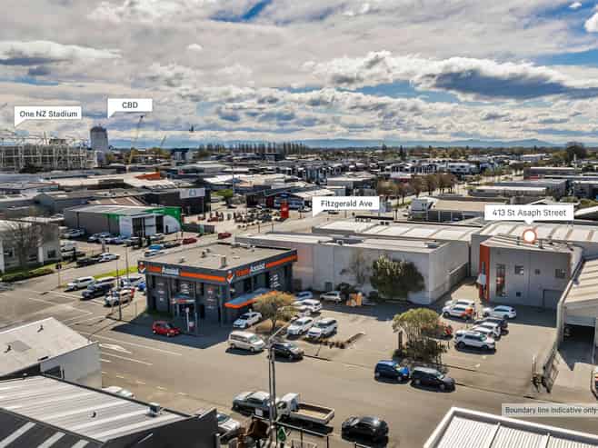 Modern turnkey office with ample parking