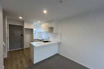 6 Ngae Place , Mangere East