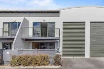 TWO-BEDROOM STUDIO WAREHOUSE
