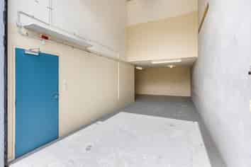 TWO-BEDROOM STUDIO WAREHOUSE
