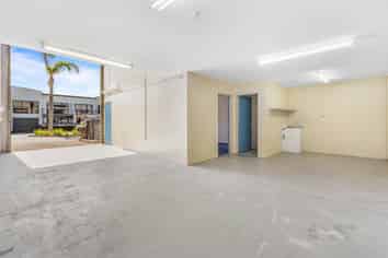 TWO-BEDROOM STUDIO WAREHOUSE
