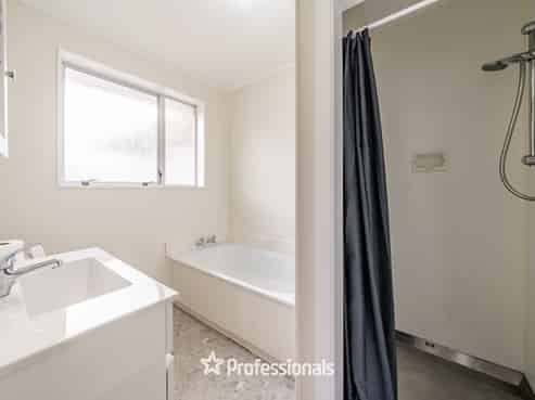 15B Pencarrow Crescent, Wainuiomata