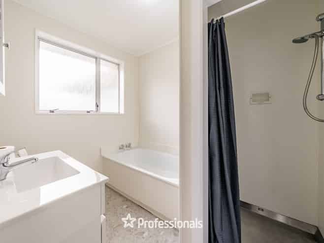 15B Pencarrow Crescent, Wainuiomata