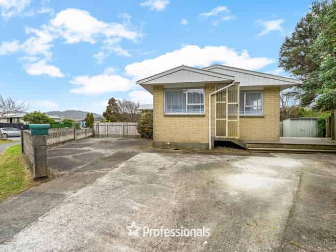15B Pencarrow Crescent, Wainuiomata