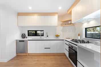 8C Rowan Terrace, Te Atatu South