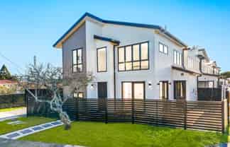 8C Rowan Terrace, Te Atatu South