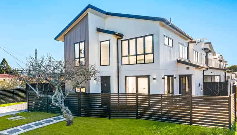 8C Rowan Terrace, Te Atatu South