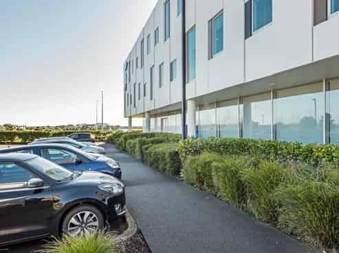 TOP FLOOR LANDMARK OFFICE
