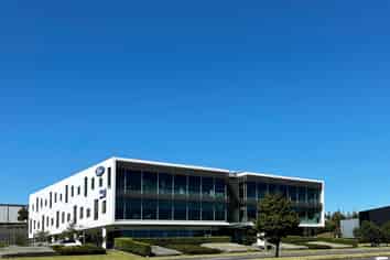TOP FLOOR LANDMARK OFFICE
