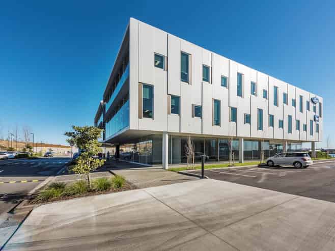 TOP FLOOR LANDMARK OFFICE
