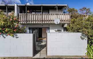 2/25 Winchester Street, Merivale
