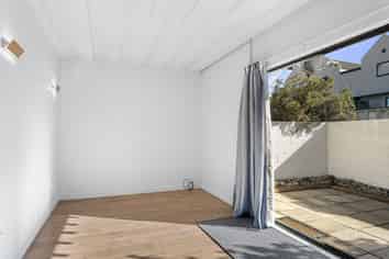 2/25 Winchester Street, Merivale