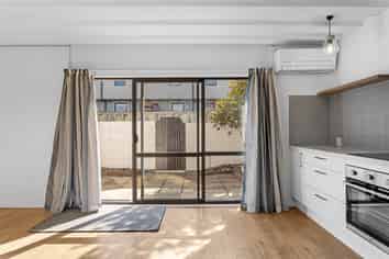 2/25 Winchester Street, Merivale