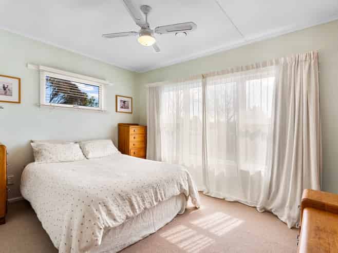 816 Clive Street, Akina