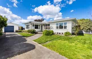 816 Clive Street, Akina