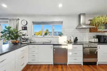 4 Leander Street, Northcote