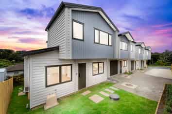 4/90 Moire Road, Massey