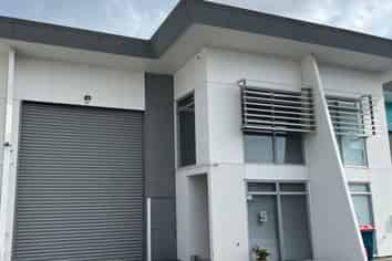Modern premium unit in central Greerton location!
