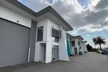 Modern premium unit in central Greerton location!