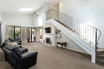 25 Bridgefield Crescent, Flat Bush