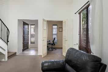 25 Bridgefield Crescent, Flat Bush