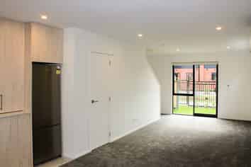 2/12 Biddle Crescent, Taita