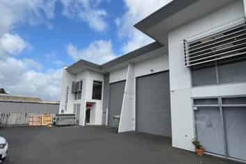 Modern premium unit in central Greerton location!