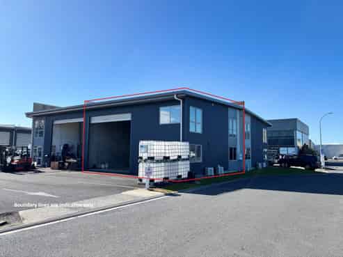 Ready to go unit in prime location!