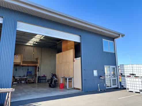 Ready to go unit in prime location!