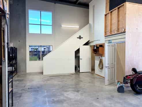 Ready to go unit in prime location!