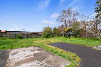 100 Ranolf Street, Glenholme