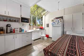 100 Ranolf Street, Glenholme