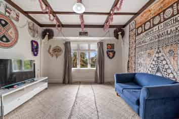 100 Ranolf Street, Glenholme