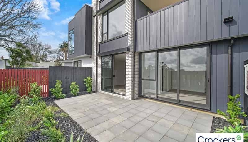 2/10 Treasure Lane, Te Atatu South