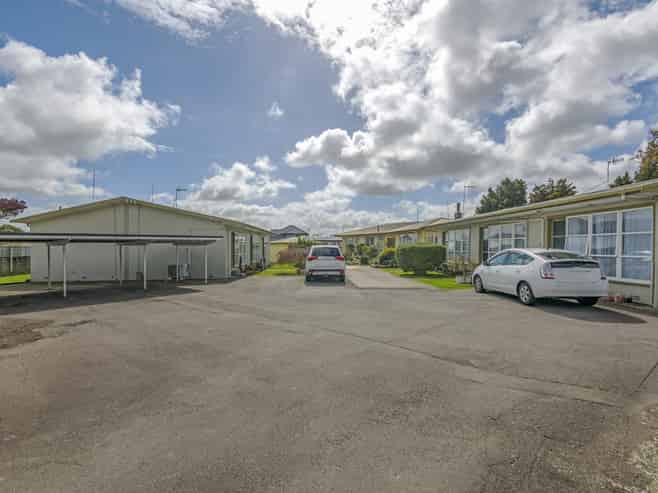 8 Lowestoft Place, West End