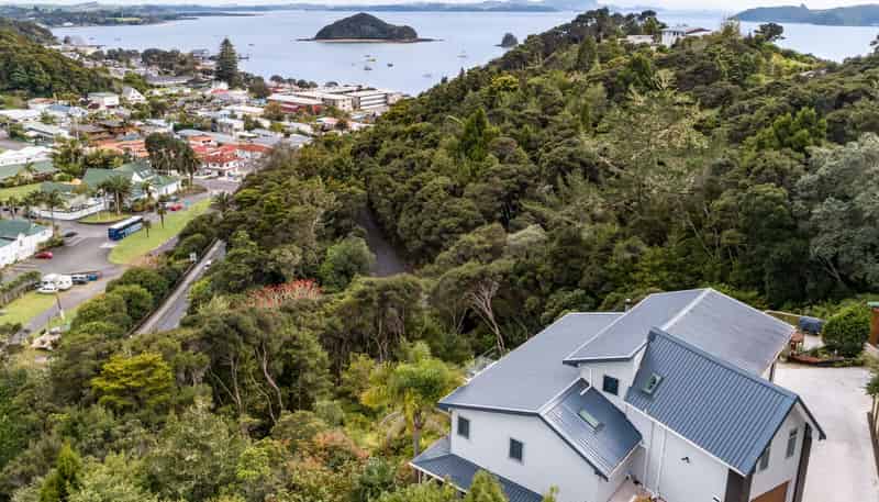 8 Sullivans Road, PAIHIA