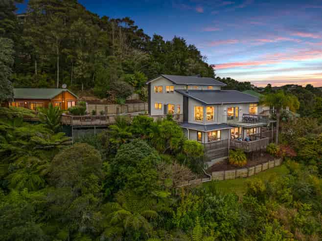 8 Sullivans Road, PAIHIA