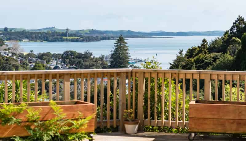 8 Sullivans Road, PAIHIA