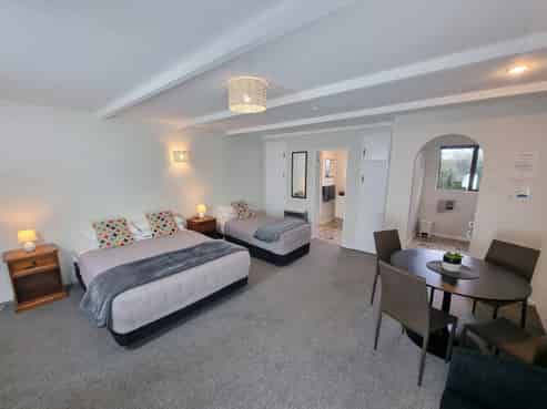 7 Unit - FHI – New Roof Motel & House