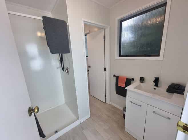 7 Unit - FHI – New Roof Motel & House