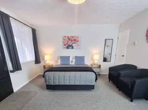 7 Unit - FHI – New Roof Motel & House