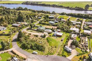 15/17 Nikau Heights, Karamea