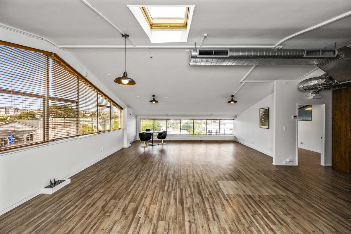 Versatile Premises for Lease - Mehr