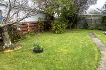 74 Shamrock Street, Takaro