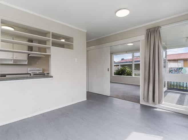 10 Bland Place, Otara