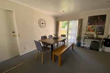 2/246 Cascades Road, Botany Downs