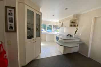 2/246 Cascades Road, Botany Downs