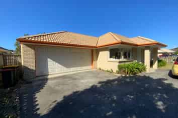 2/246 Cascades Road, Botany Downs