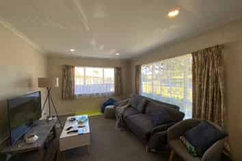 2/246 Cascades Road, Botany Downs
